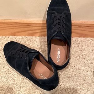 Vionic Jean Suede Sneaker